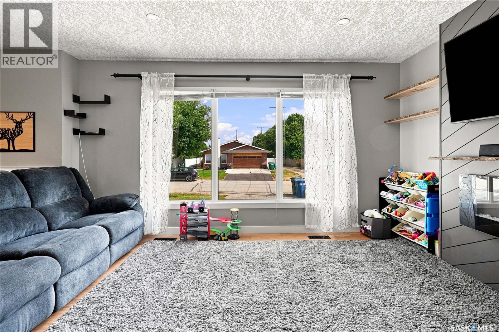 130 6th Street, Pilot Butte, Saskatchewan  S0G 3Z0 - Photo 5 - SK046540