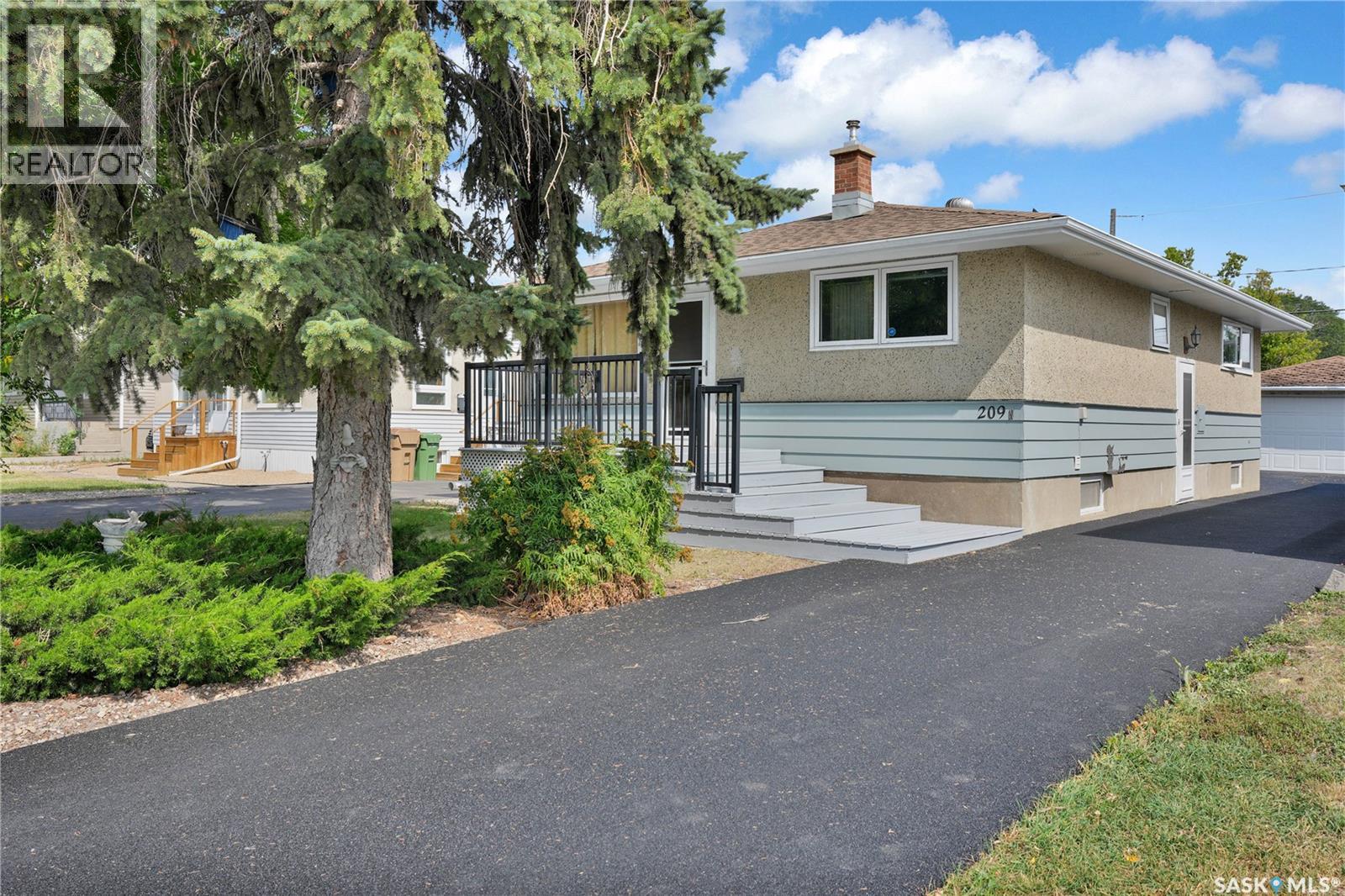 209 Broad Street N, Regina, Saskatchewan  S4R 2X7 - Photo 2 - SK046513