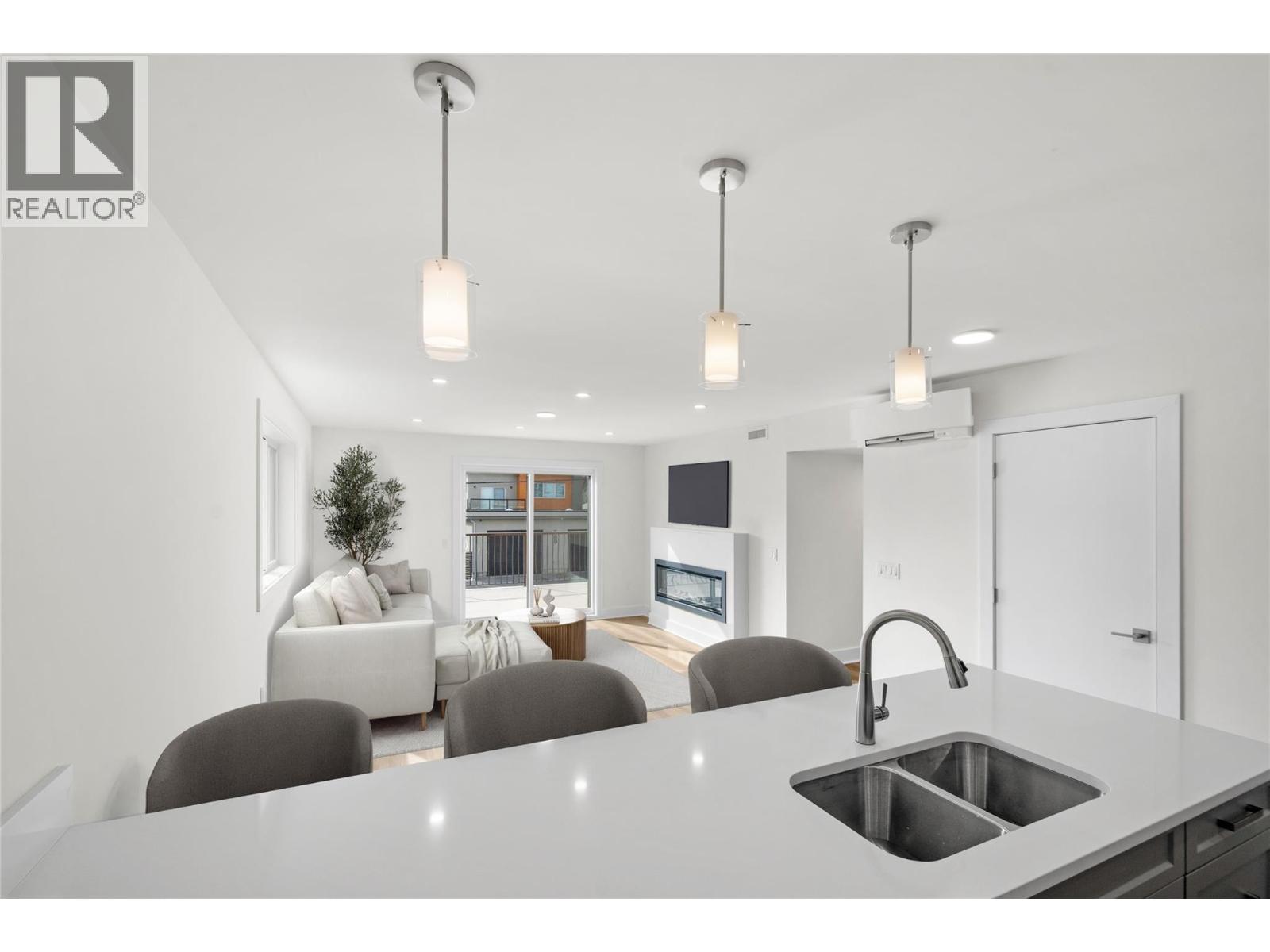 578 Lakeshore Drive Unit# 203, Penticton, British Columbia  V2A 1B9 - Photo 6 - 10393493