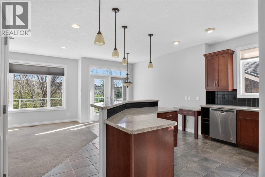 14 Discovery Woods Villas Sw, Calgary, Alberta  T2H 5A6 - Photo 7 - A2313697