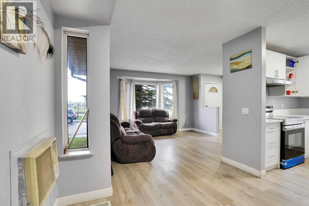 133 Martinglen Way Ne, Calgary, Alberta  T3J 3J1 - Photo 11 - A2316565