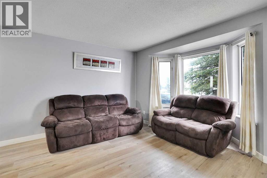 133 Martinglen Way Ne, Calgary, Alberta  T3J 3J1 - Photo 6 - A2316565