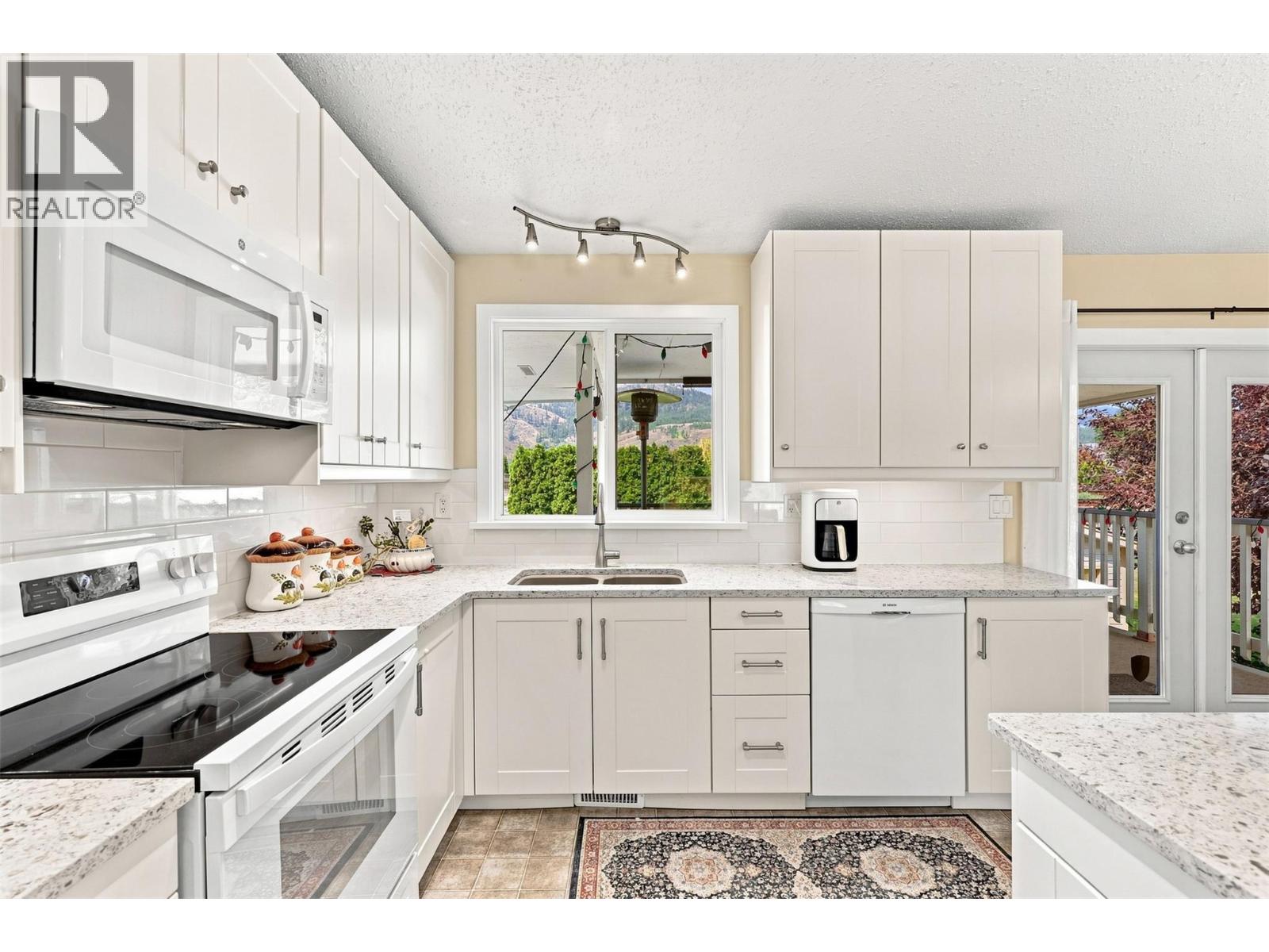 3957 Old Yellowhead Highway, Kamloops, British Columbia  V2H 1K6 - Photo 10 - 10396460