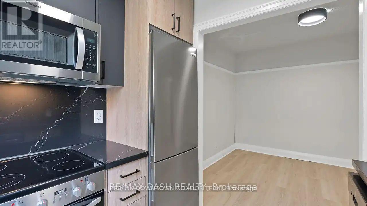 7 - 50 Raglan Avenue, Toronto, Ontario  M6C 2L1 - Photo 3 - C13710942
