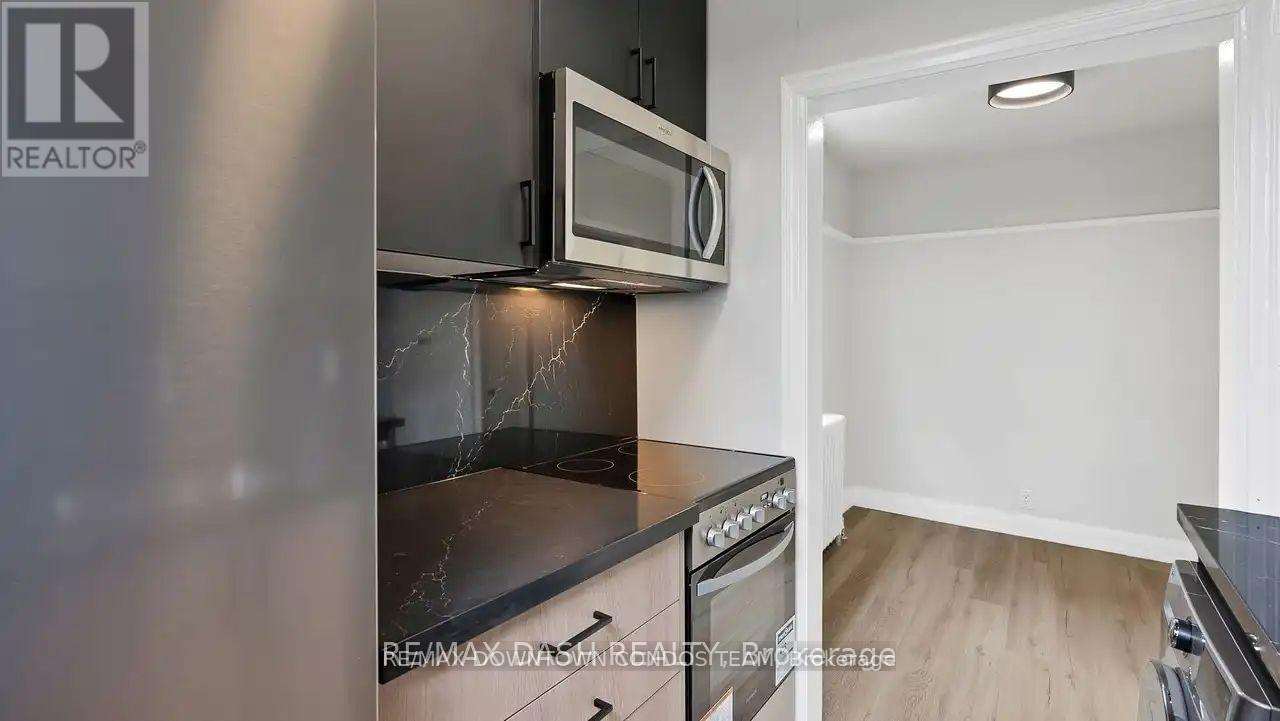 7 - 50 Raglan Avenue, Toronto, Ontario  M6C 2L1 - Photo 6 - C13710942