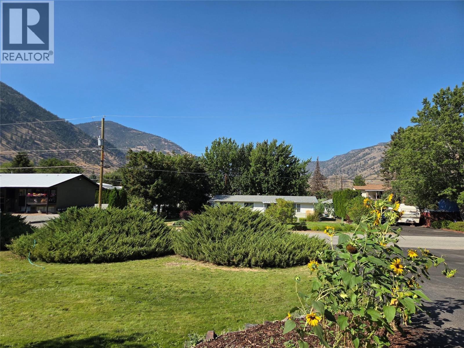 723 3rd Avenue, Keremeos, British Columbia  V0X 1N2 - Photo 2 - 10384153