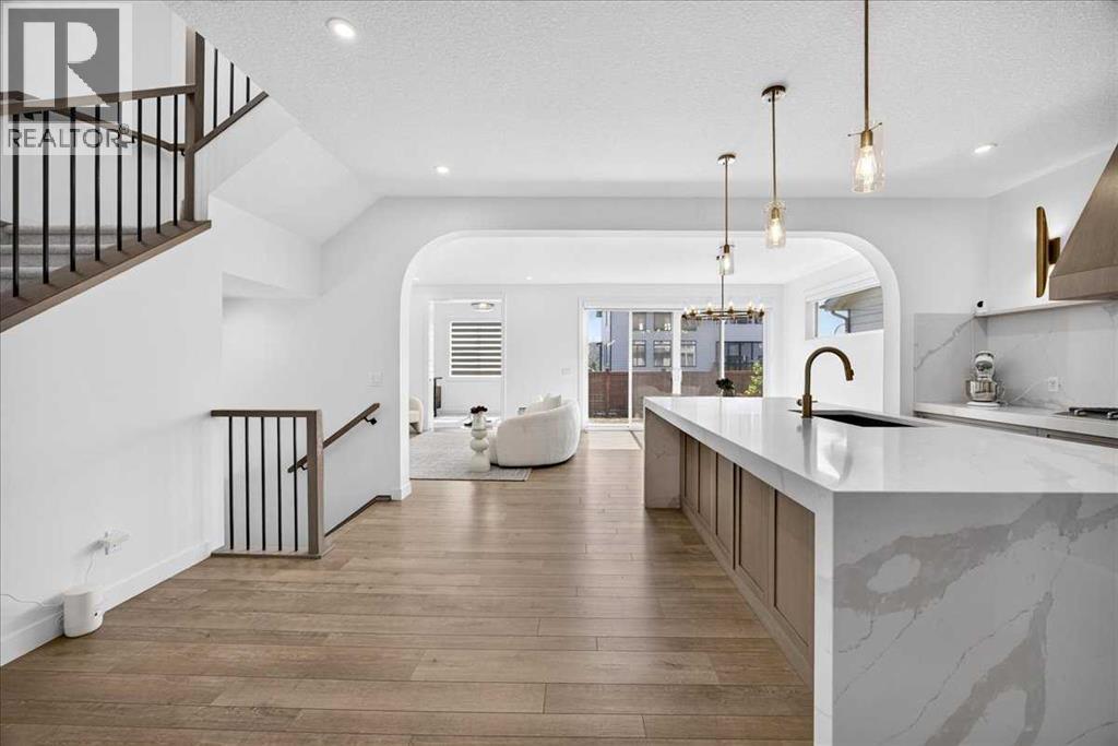 77 Rowmont Common NW, Calgary, Alberta  T3L 0L2 - Photo 6 - A2339729