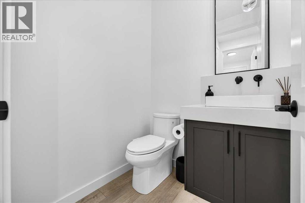 77 Rowmont Common NW, Calgary, Alberta  T3L 0L2 - Photo 19 - A2339729