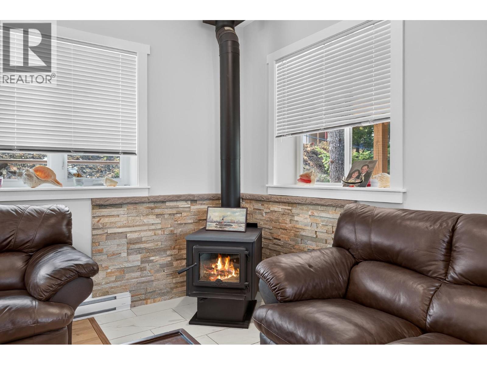 10818 Westshore Road, Vernon, British Columbia  V1H 2C3 - Photo 11 - 10398698