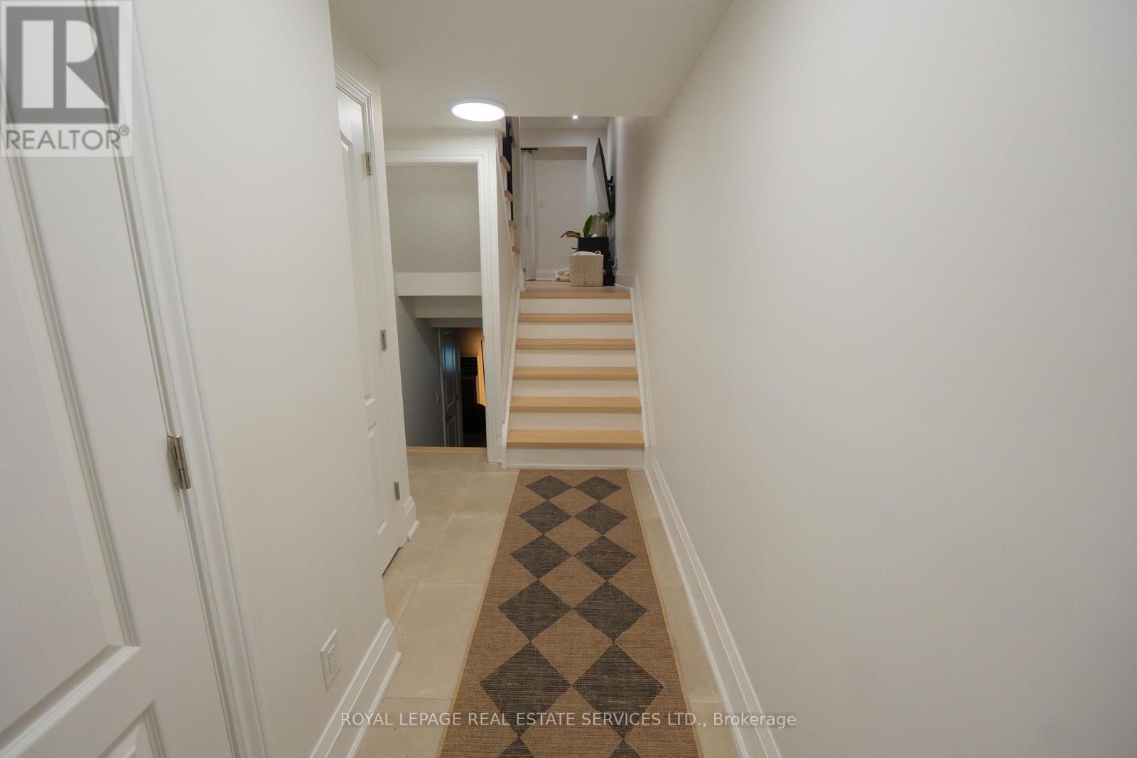 30 Heslop Road, Milton, Ontario  L9T 1B3 - Photo 5 - W13710294
