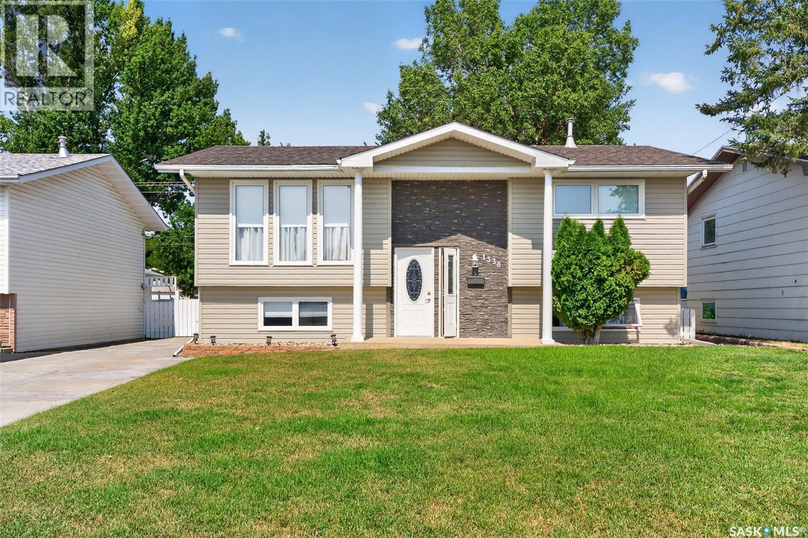 1338 Glendale Street, Moose Jaw, Saskatchewan  S6H 6Y9 - Photo 1 - SK046543