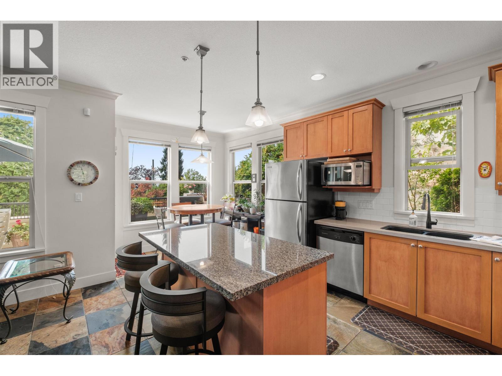 261 E Queens Road, North Vancouver, British Columbia  V7N 4N7 - Photo 6 - R3157218