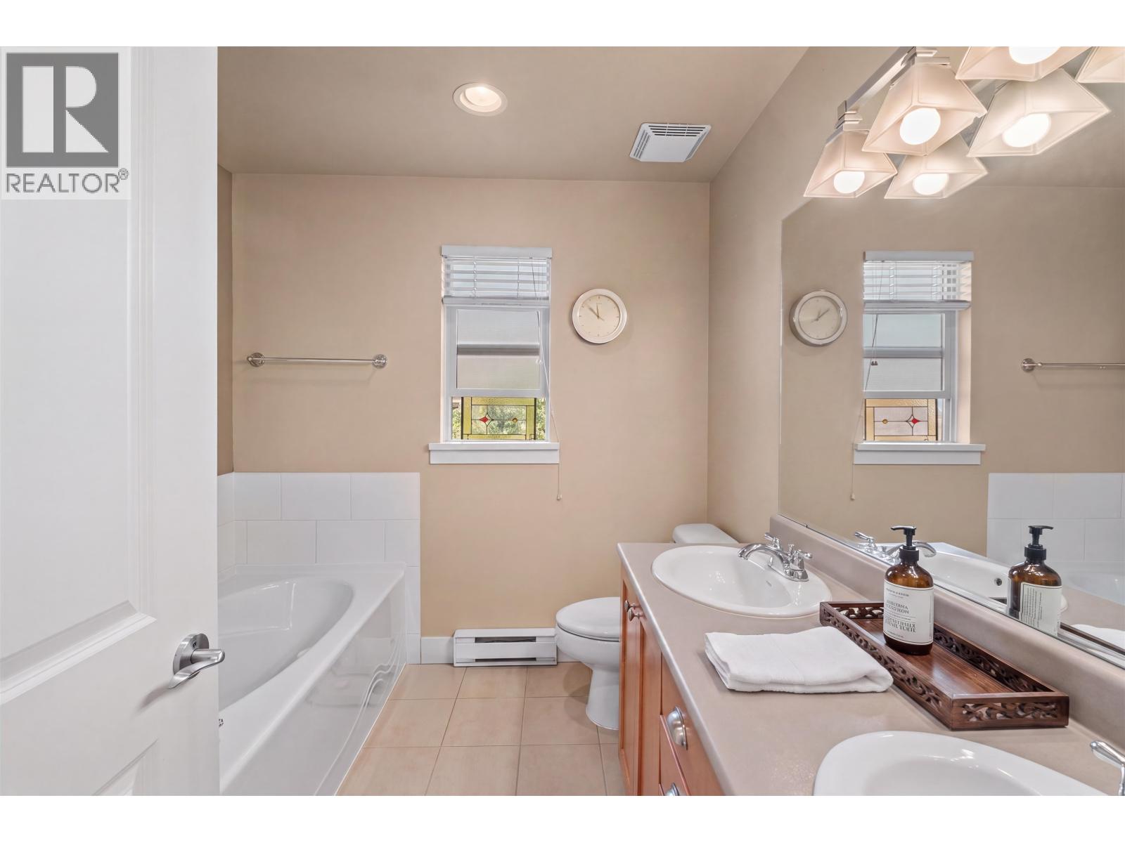 261 E Queens Road, North Vancouver, British Columbia  V7N 4N7 - Photo 13 - R3157218