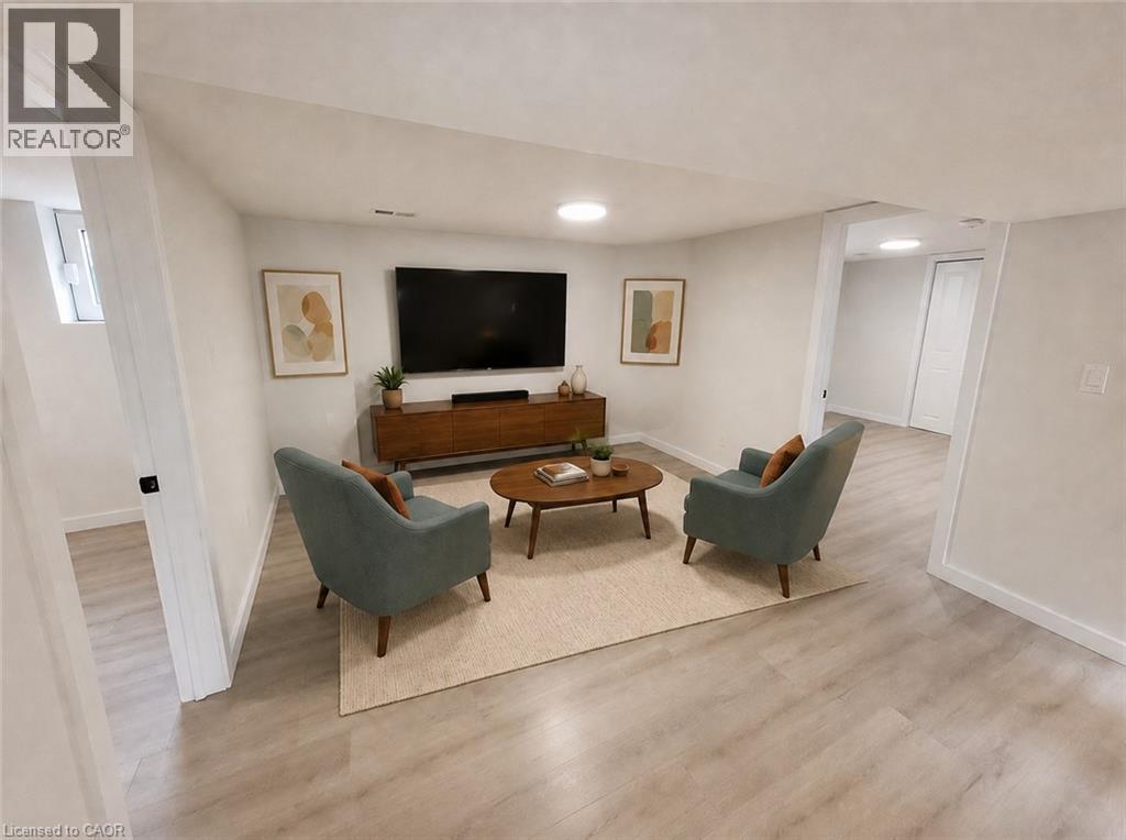 132 East 31st Street, Hamilton, Ontario  L8V 3P2 - Photo 2 - 40853200