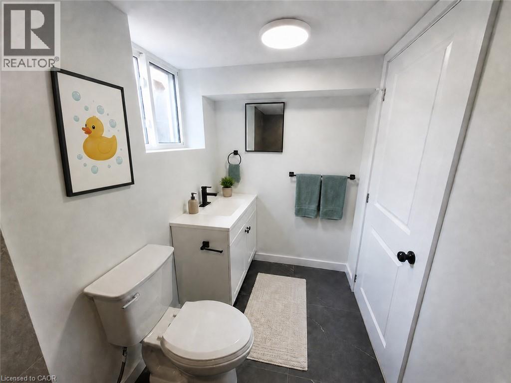 132 East 31st Street, Hamilton, Ontario  L8V 3P2 - Photo 6 - 40853200