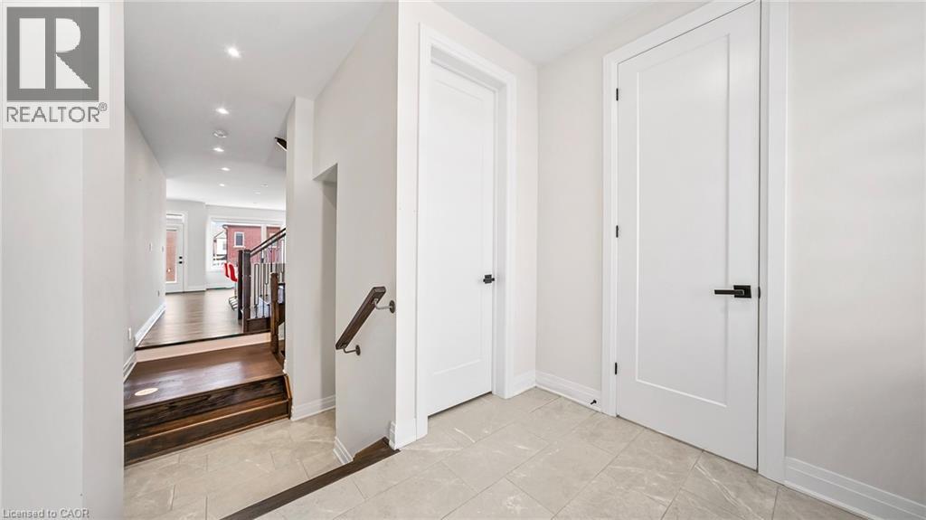 102 Settlers Road E, Oakville, Ontario  L6H 7W5 - Photo 4 - 40858044