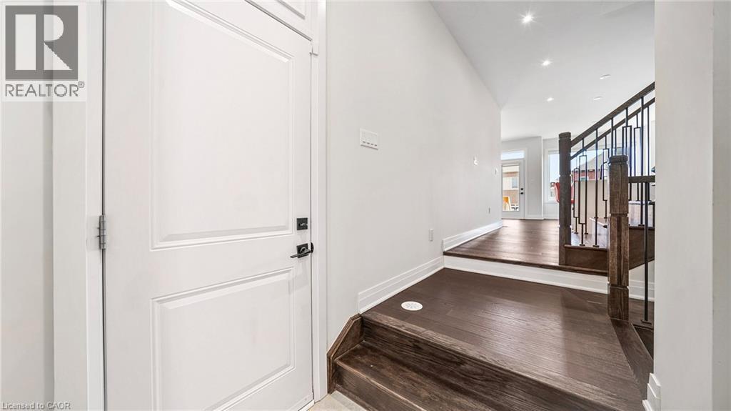 102 Settlers Road E, Oakville, Ontario  L6H 7W5 - Photo 7 - 40858044
