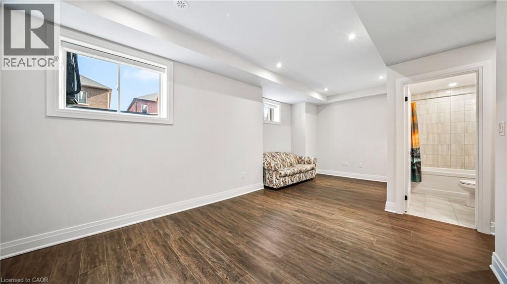 102 Settlers Road E, Oakville, Ontario  L6H 7W5 - Photo 29 - 40858044