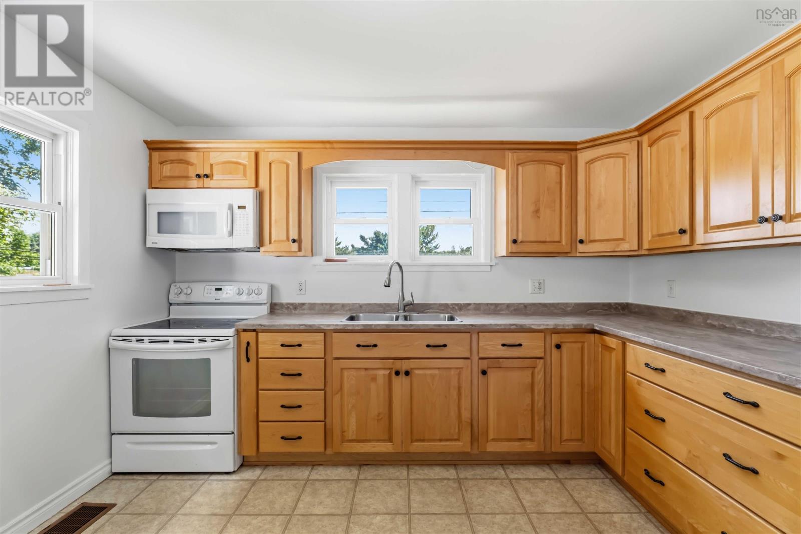 15071 Highway 1, Wilmot, Nova Scotia  B0P 1W0 - Photo 16 - 202621475