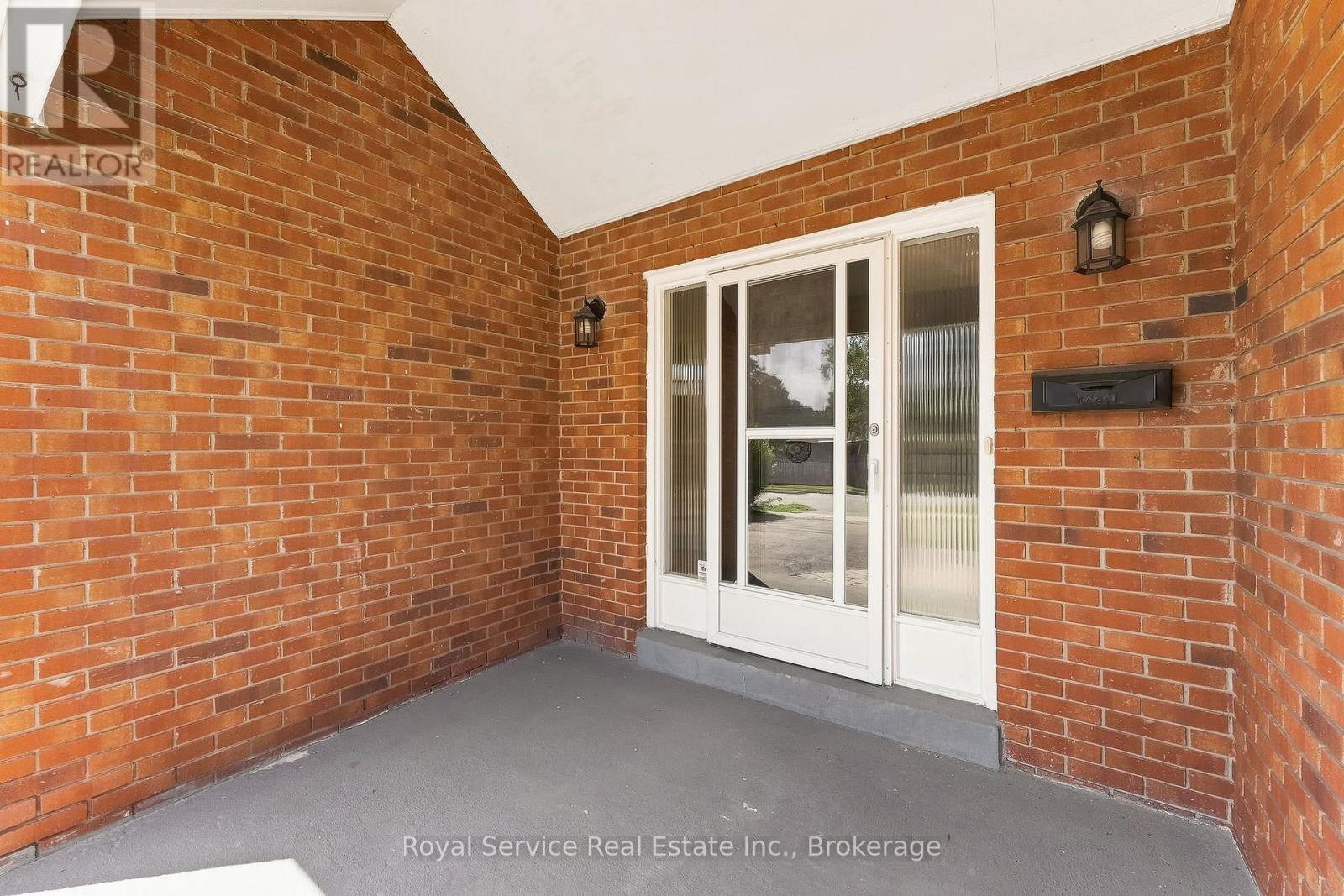 640 Hillcroft Street, Oshawa, Ontario  L1G 7K6 - Photo 3 - E13711078