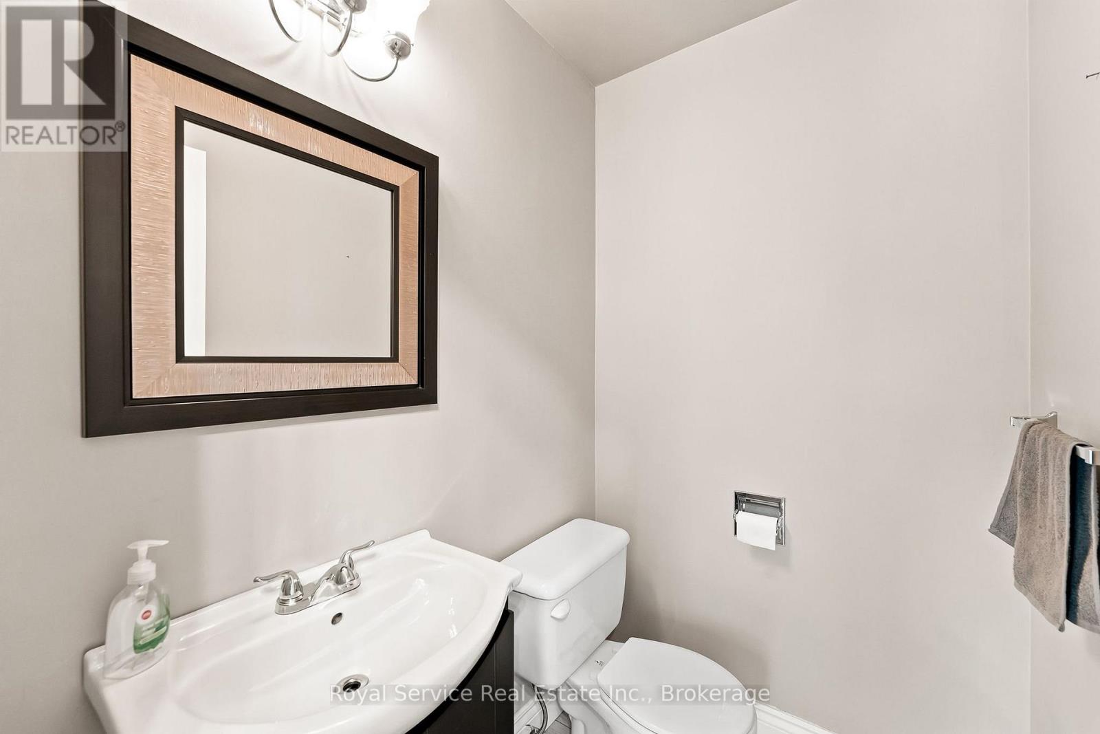 640 Hillcroft Street, Oshawa, Ontario  L1G 7K6 - Photo 5 - E13711078