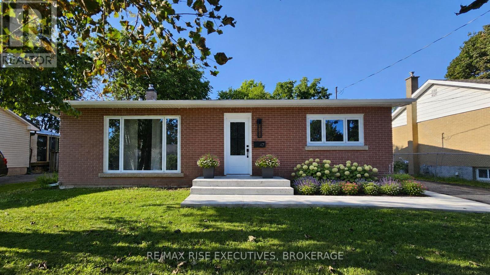 47 Henry Crescent, Loyalist, Ontario K7N 1G6 - Photo 2 - X13710988