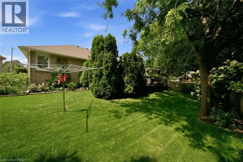 37 Mc Intosh Court, Brantford, Ontario  N3R 7Y1 - Photo 34 - 40855269