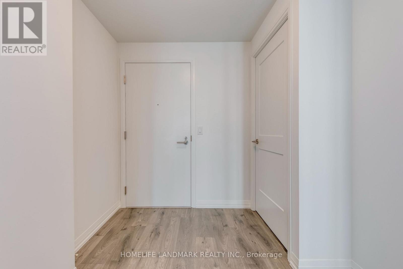 2411 - 8 Widmer Street, Toronto, Ontario  M5V 0W6 - Photo 2 - C13711008
