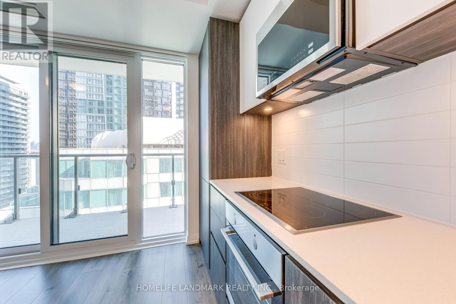 2411 - 8 Widmer Street, Toronto, Ontario  M5V 0W6 - Photo 4 - C13711008
