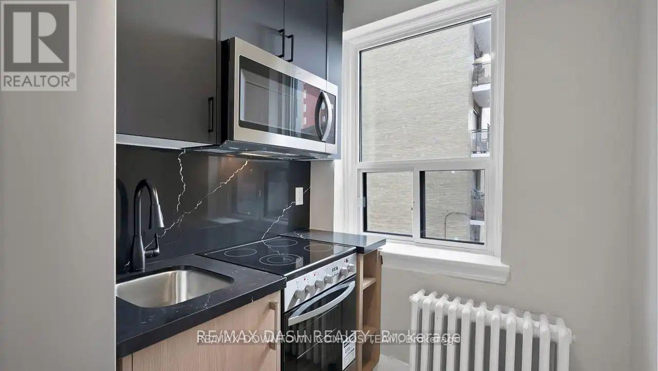 5 - 50 Raglan Avenue, Toronto, Ontario  M6C 2L1 - Photo 2 - C13711012
