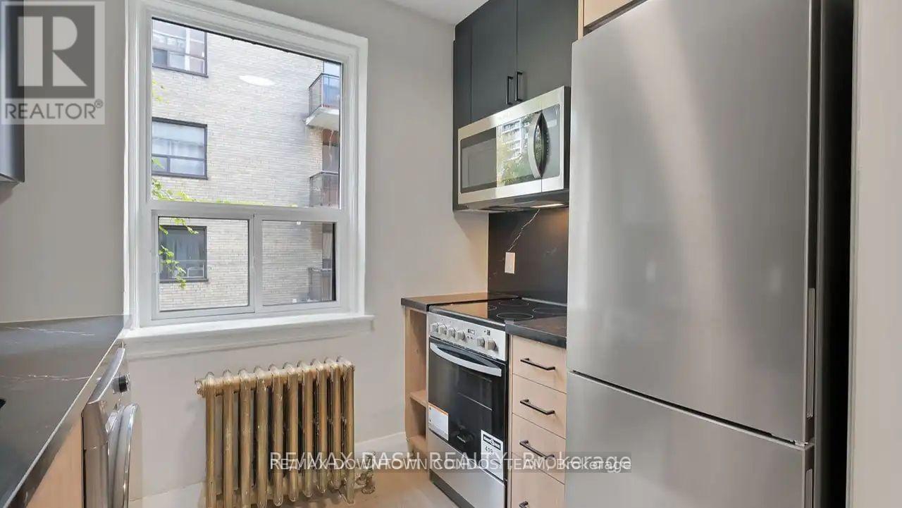5 - 50 Raglan Avenue, Toronto, Ontario  M6C 2L1 - Photo 4 - C13711012