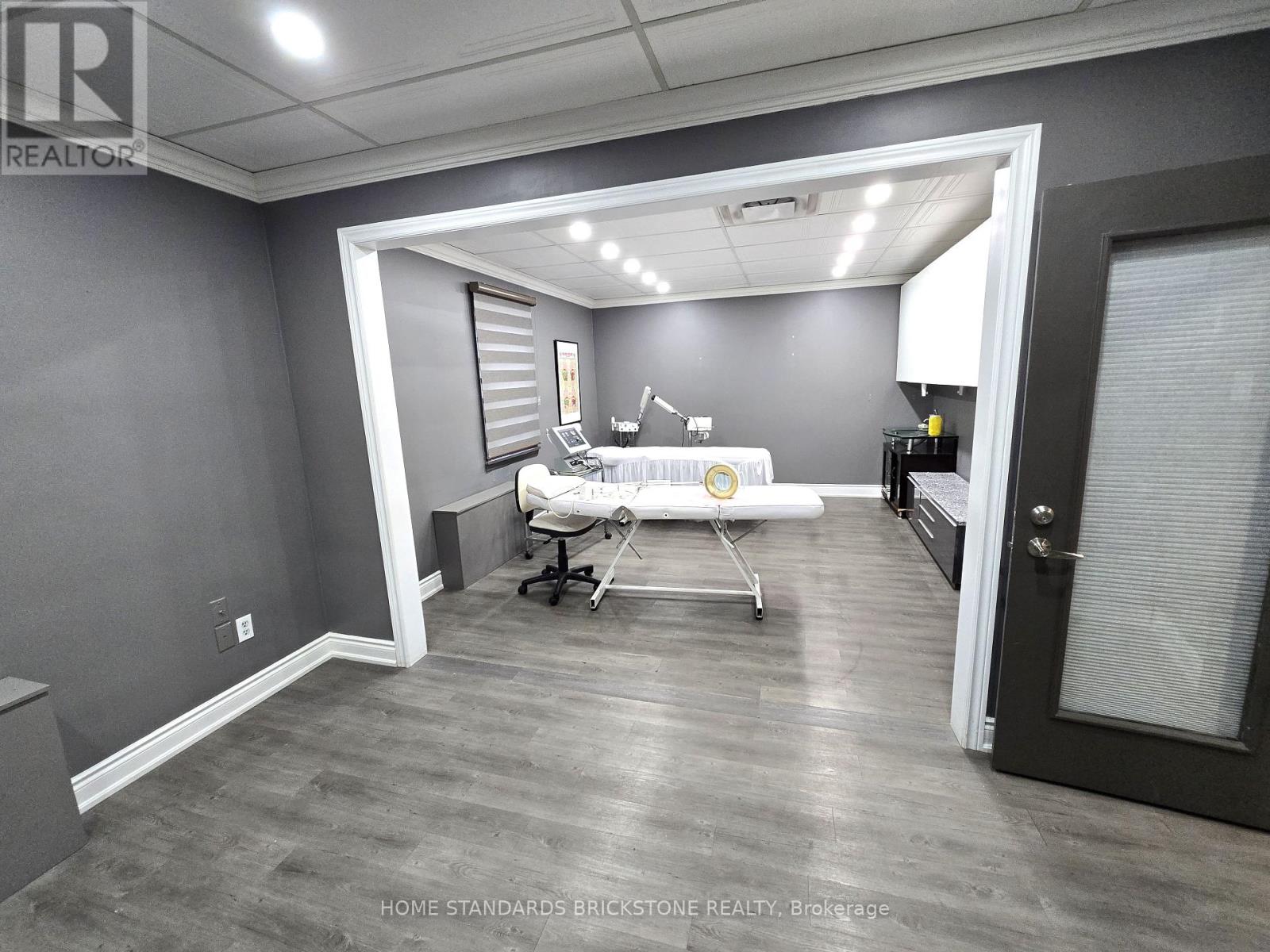 201 & 202 - 16 Greenfield Avenue, Toronto, Ontario  M2N 3C8 - Photo 11 - C13711036