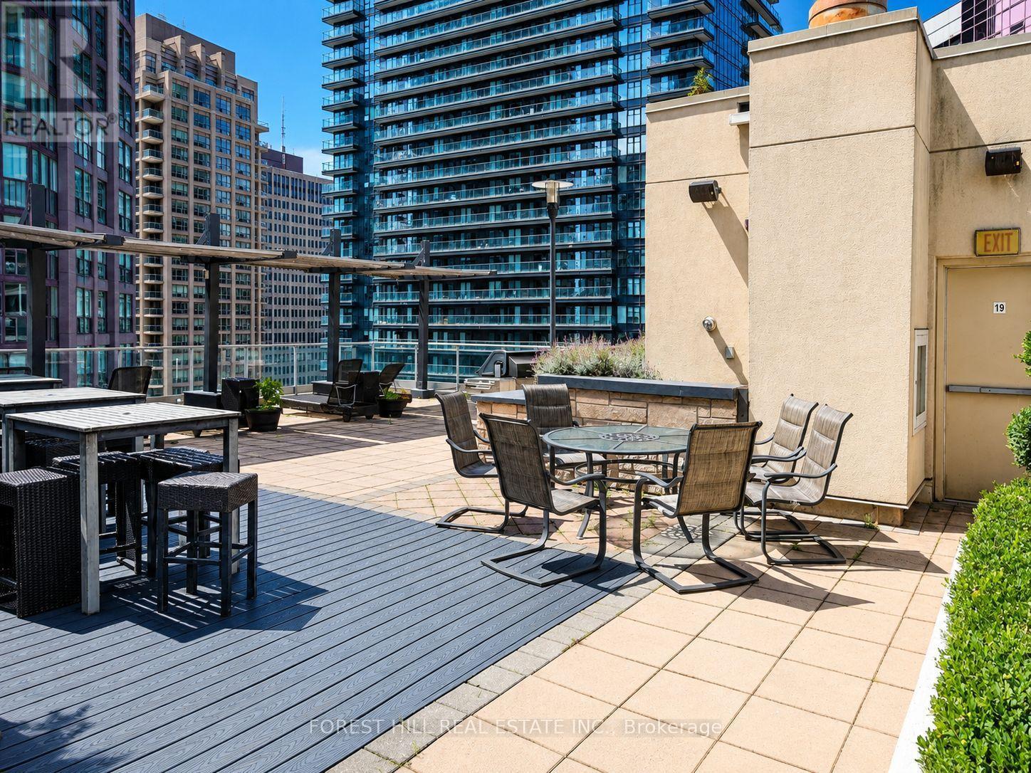 1003 - 11 St Joseph Street, Toronto, Ontario  M4Y 3G4 - Photo 11 - C13711046