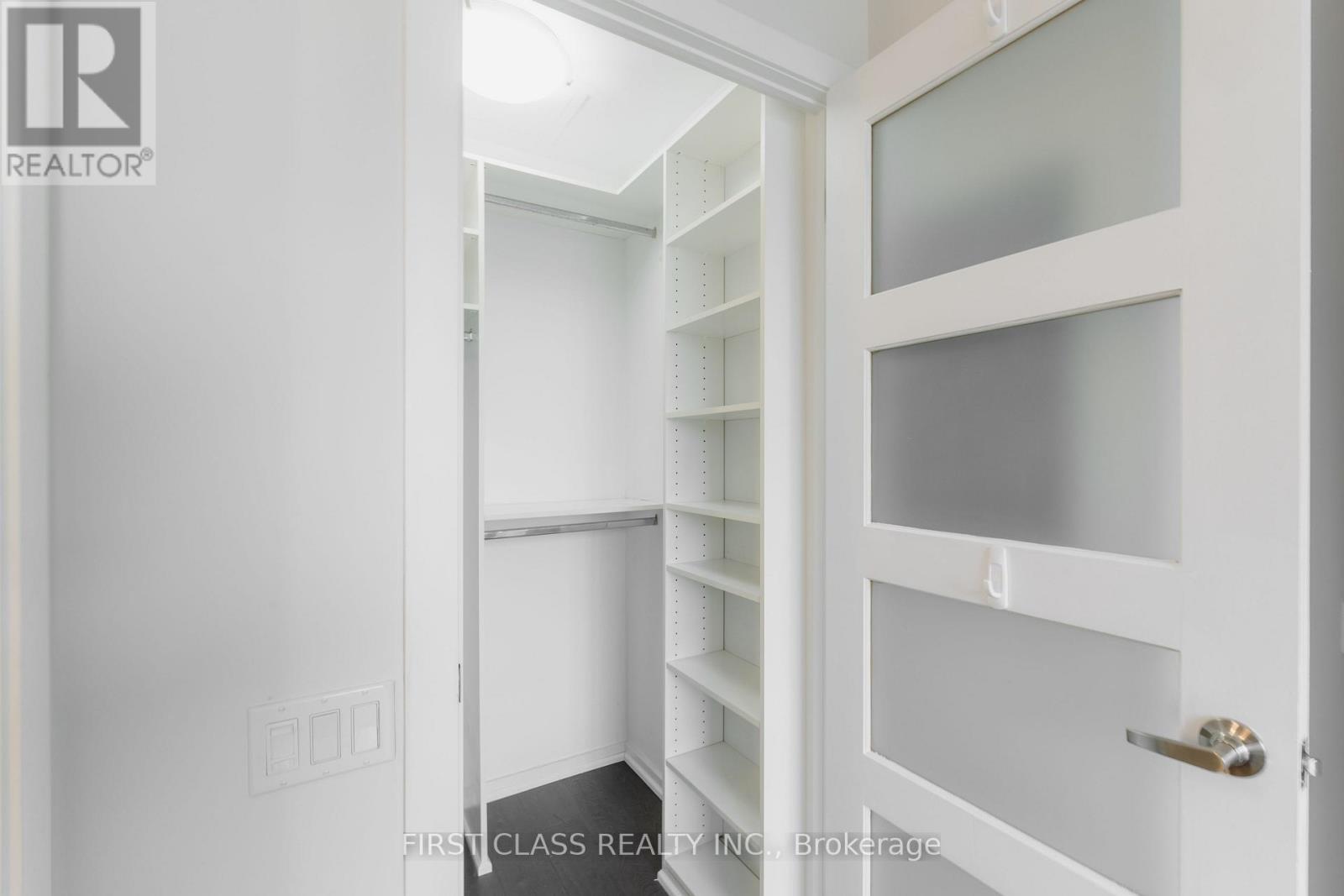 305 - 30 Canterbury Place, Toronto, Ontario  M2N 0B9 - Photo 12 - C13711124