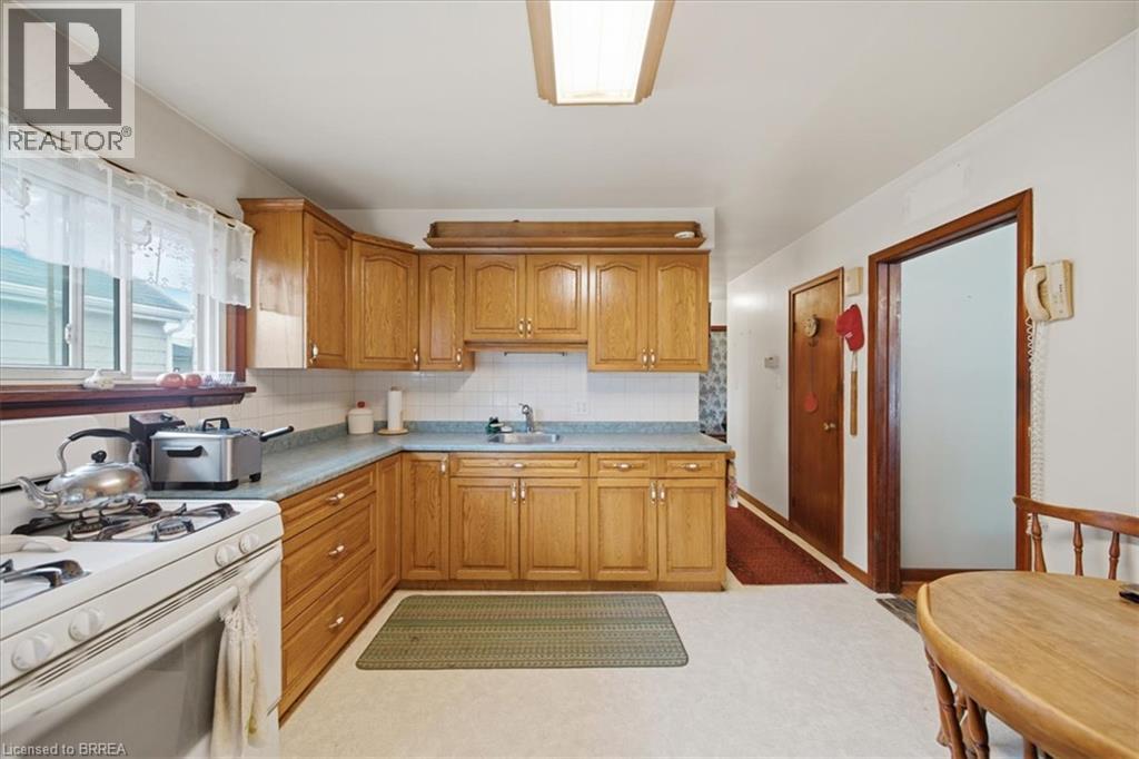 16 Mintern Avenue, Brantford, Ontario  N3S 1K6 - Photo 11 - 40858001