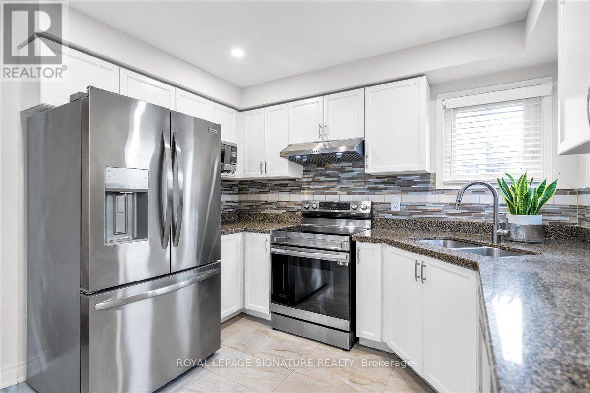 3 Griffen Place, Whitby, Ontario  L1R 2N5 - Photo 10 - E13711064