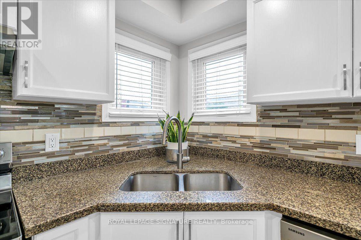 3 Griffen Place, Whitby, Ontario  L1R 2N5 - Photo 11 - E13711064