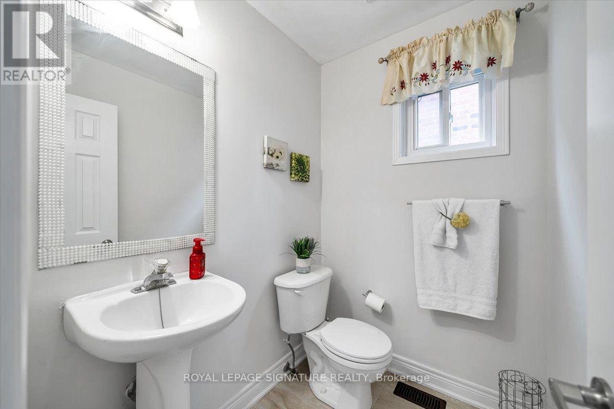 3 Griffen Place, Whitby, Ontario  L1R 2N5 - Photo 18 - E13711064