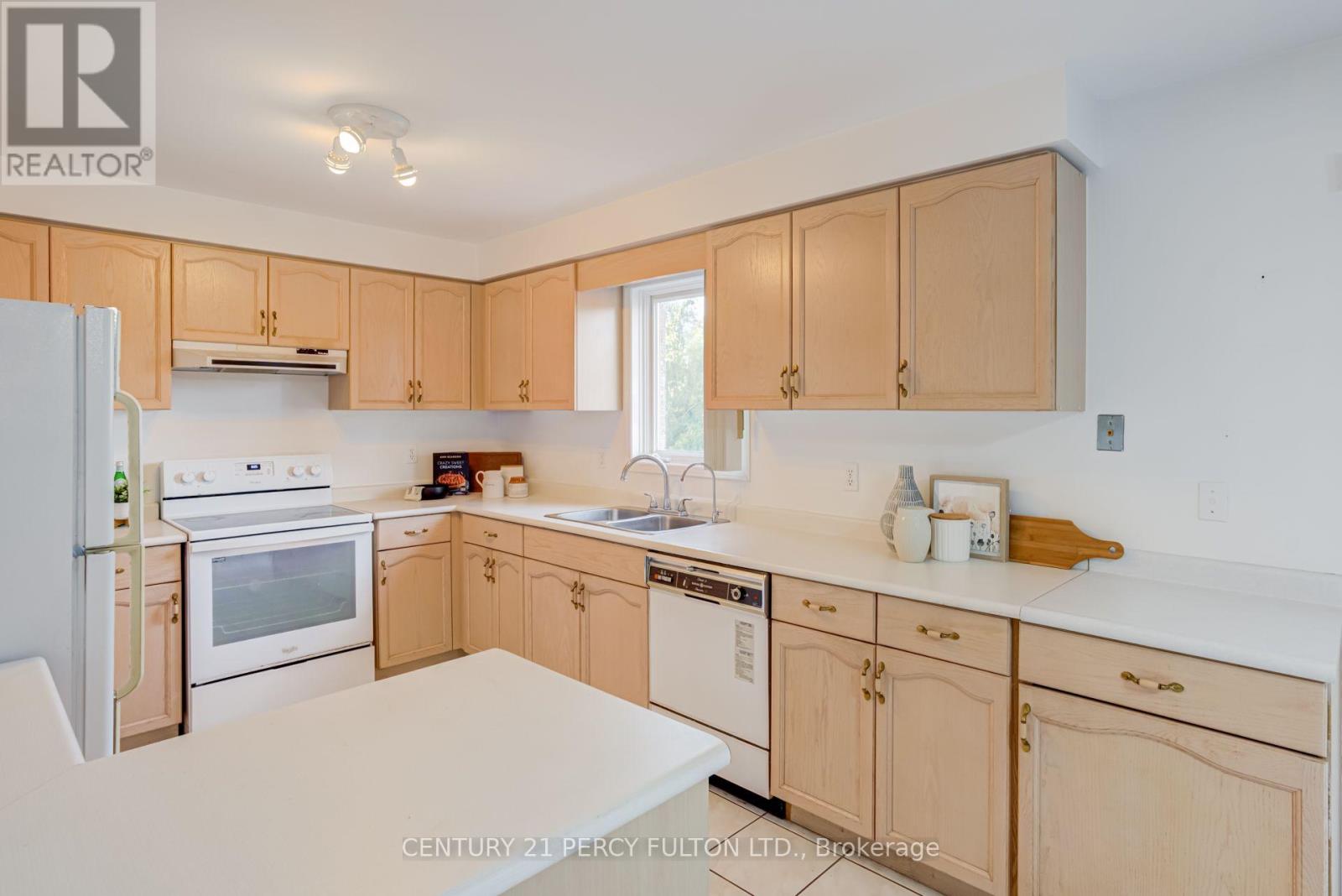 199 Fallingbrook Street, Whitby, Ontario  L1R 2B1 - Photo 18 - E13711118