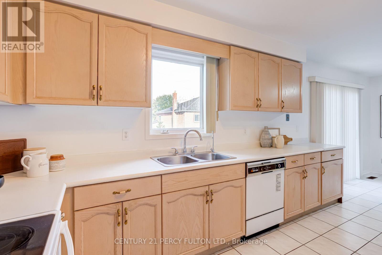 199 Fallingbrook Street, Whitby, Ontario  L1R 2B1 - Photo 19 - E13711118