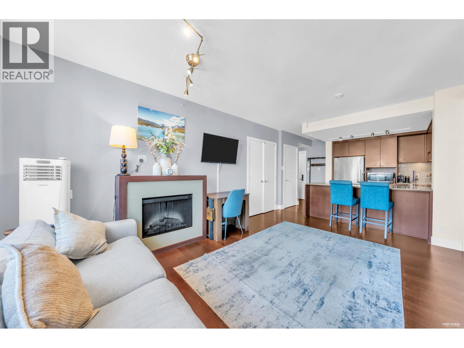 1301 158 W 13TH STREET, North Vancouver, British Columbia