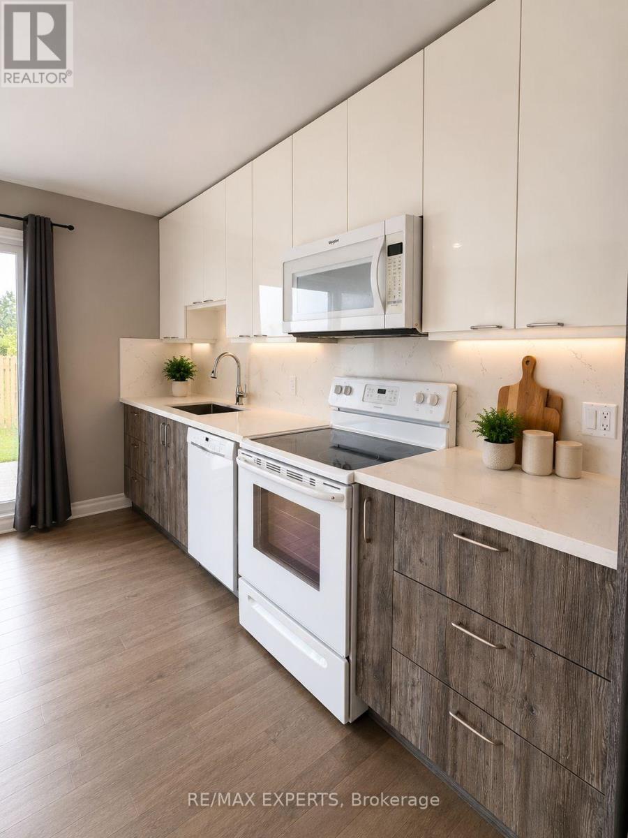 Rear - 15 Gayla Street, Vaughan, Ontario  L4J 6W2 - Photo 4 - N13711162