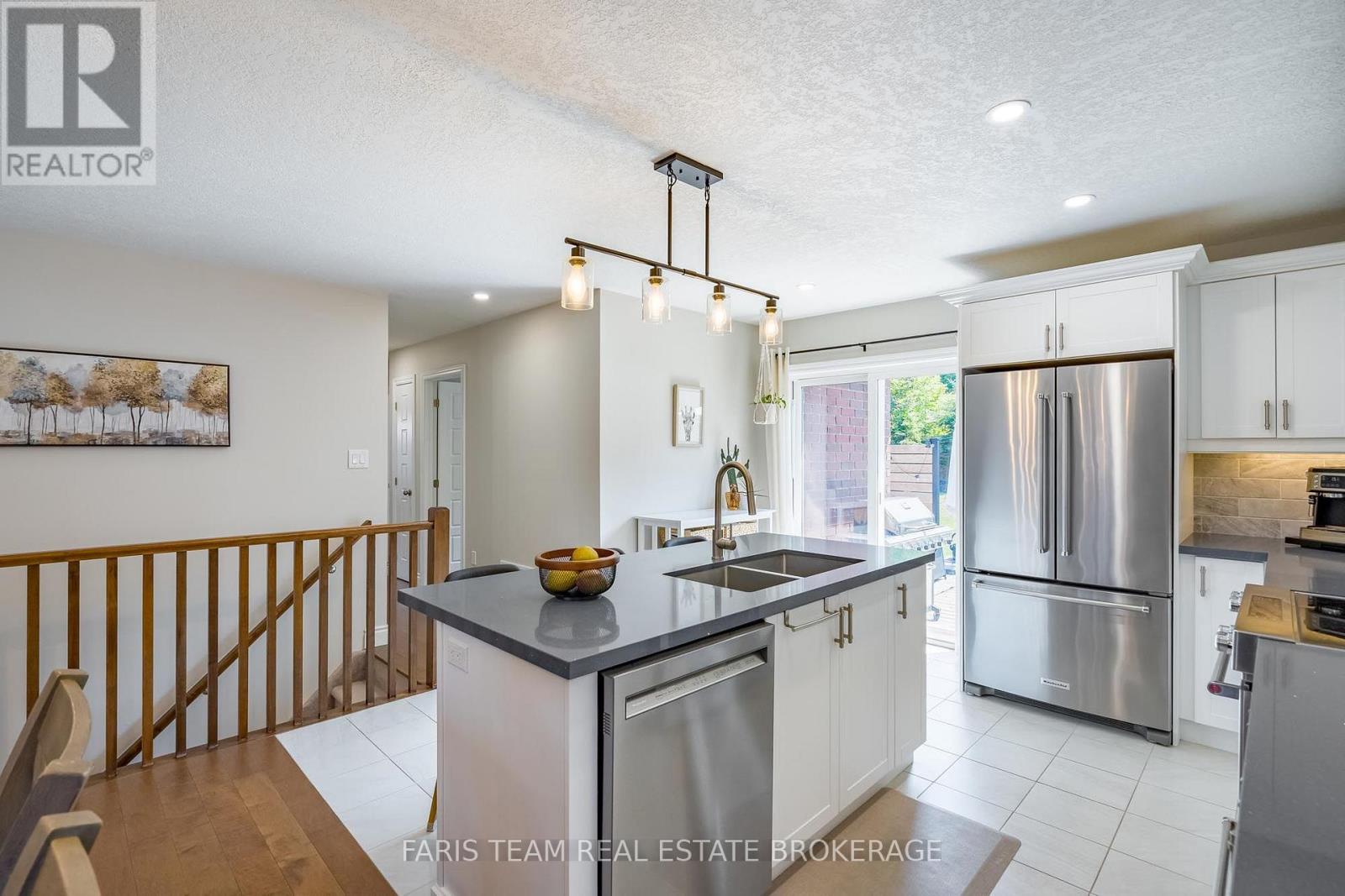 17 Hunter Avenue, Tay, Ontario  L0K 2A0 - Photo 7 - S13711110