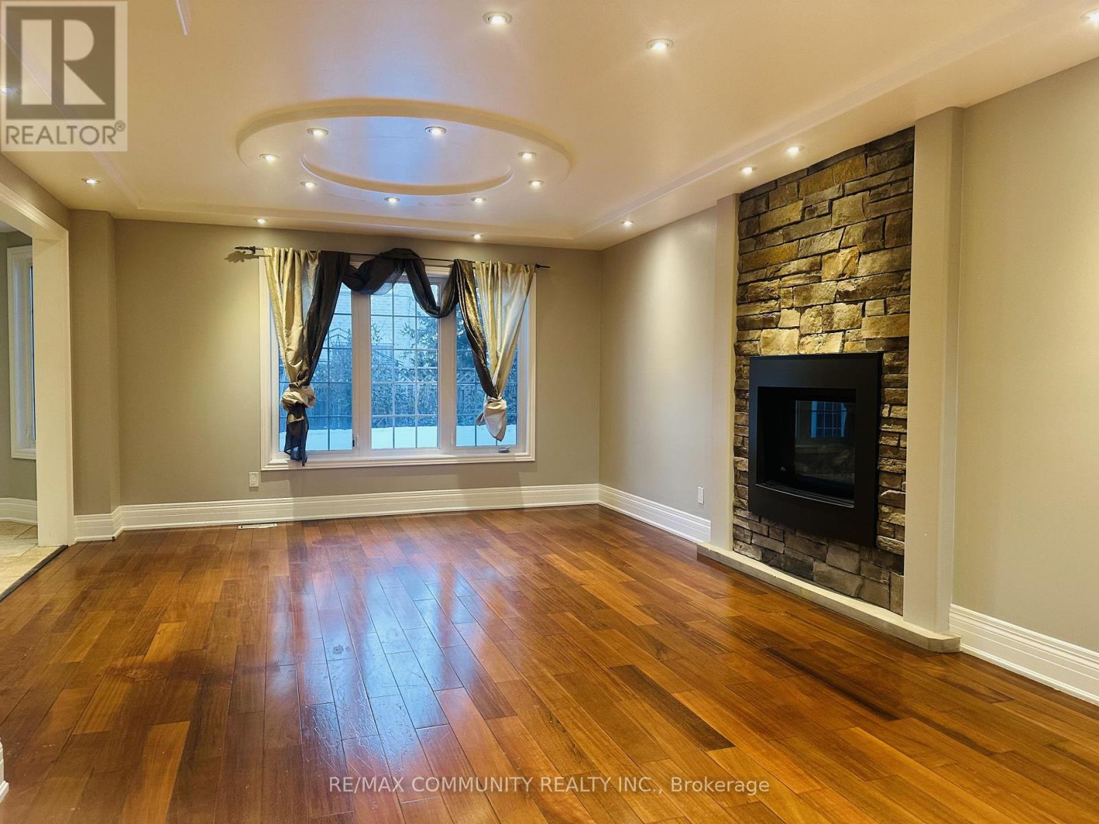 53 Hood Crescent, Brampton, Ontario  L6Y 4S7 - Photo 4 - W13711082