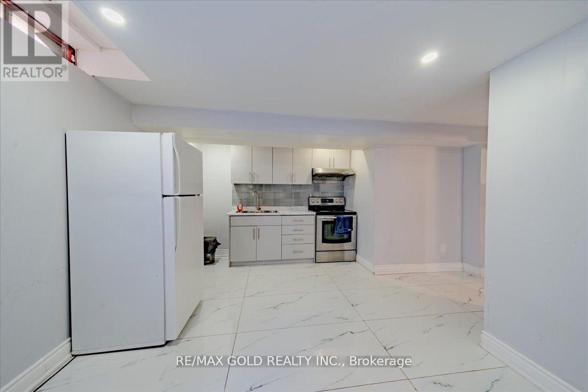 18 Markham Street, Brampton, Ontario  L6S 2X7 - Photo 14 - W13711136