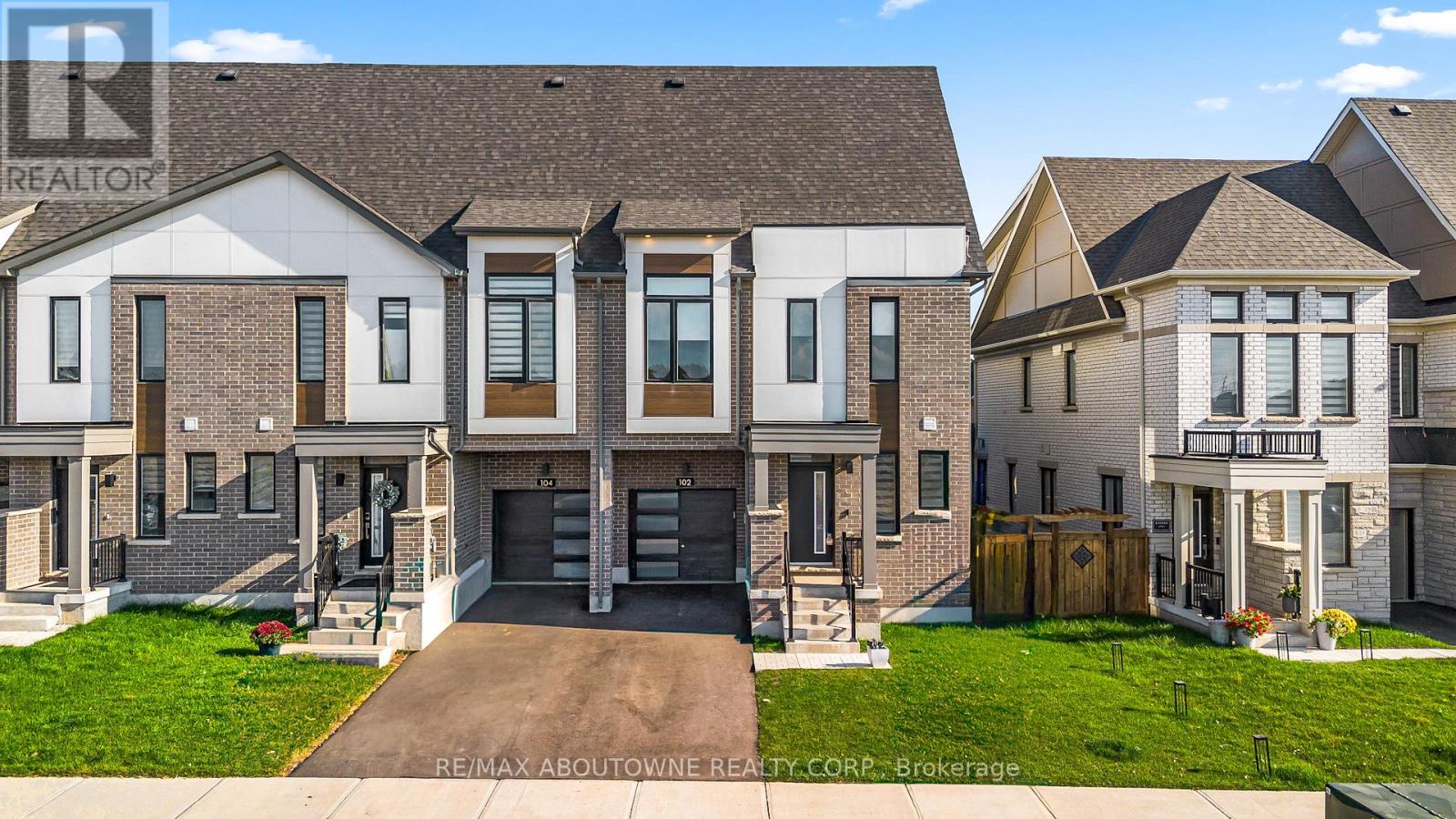 102 Settlers Road E, Oakville, Ontario  L6H 7W5 - Photo 1 - W13711148