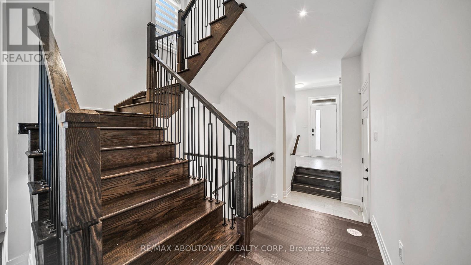 102 Settlers Road E, Oakville, Ontario  L6H 7W5 - Photo 13 - W13711148