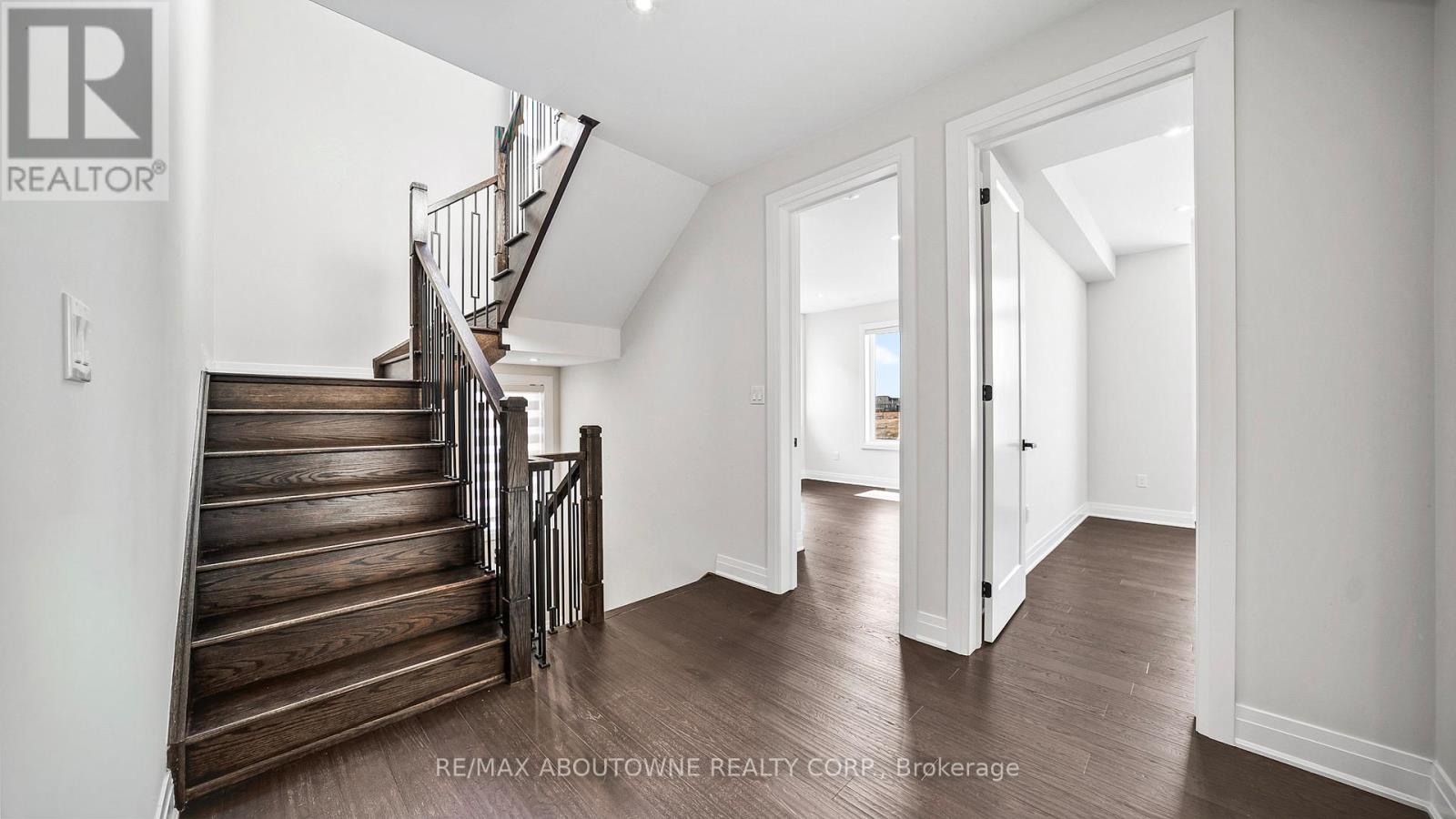 102 Settlers Road E, Oakville, Ontario  L6H 7W5 - Photo 15 - W13711148