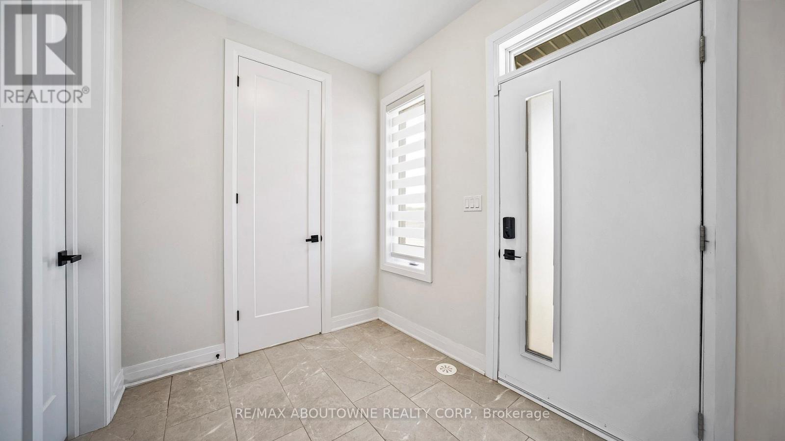 102 Settlers Road E, Oakville, Ontario  L6H 7W5 - Photo 3 - W13711148