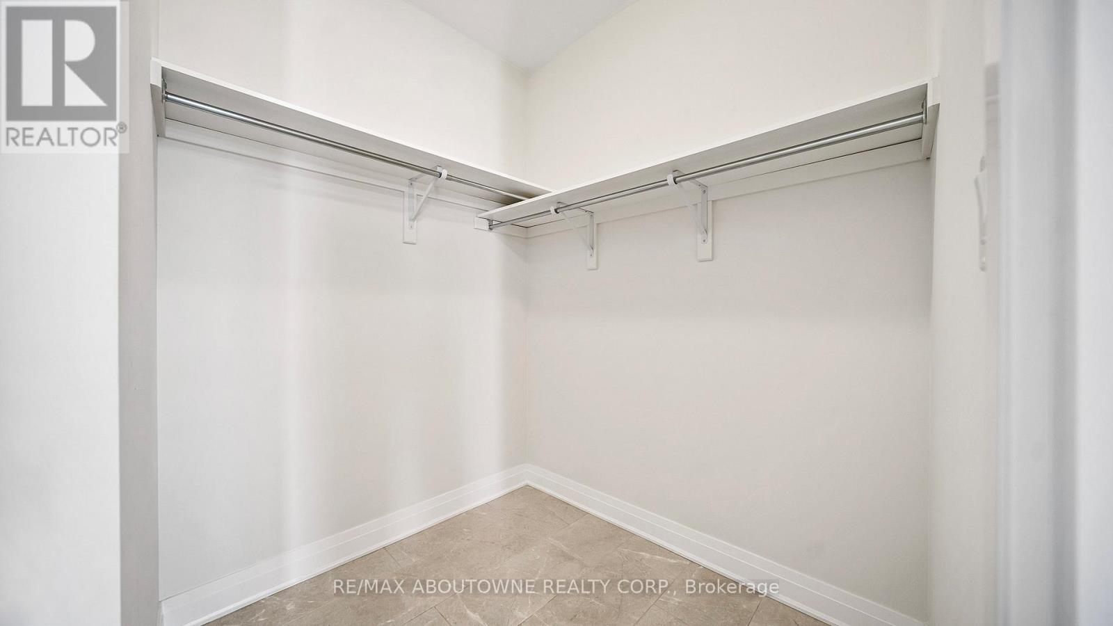 102 Settlers Road E, Oakville, Ontario  L6H 7W5 - Photo 6 - W13711148